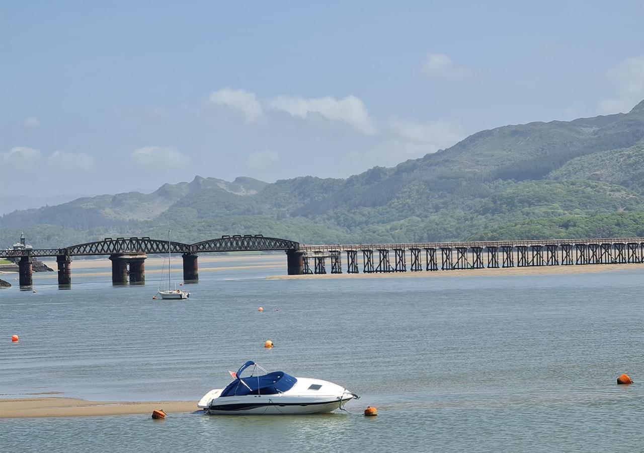 Luxury 4 Bedroom Seaside Apartment - Glan Y Werydd House Barmouth Exteriör bild
